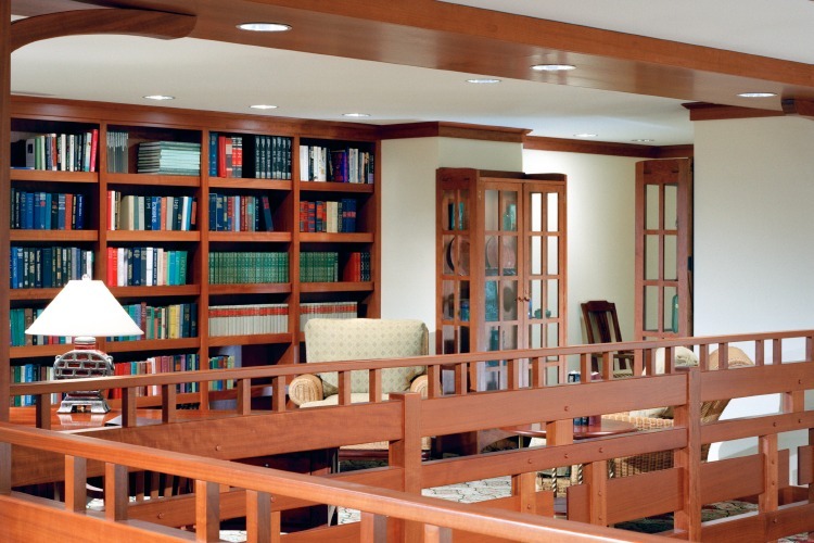 Robie Lounge library