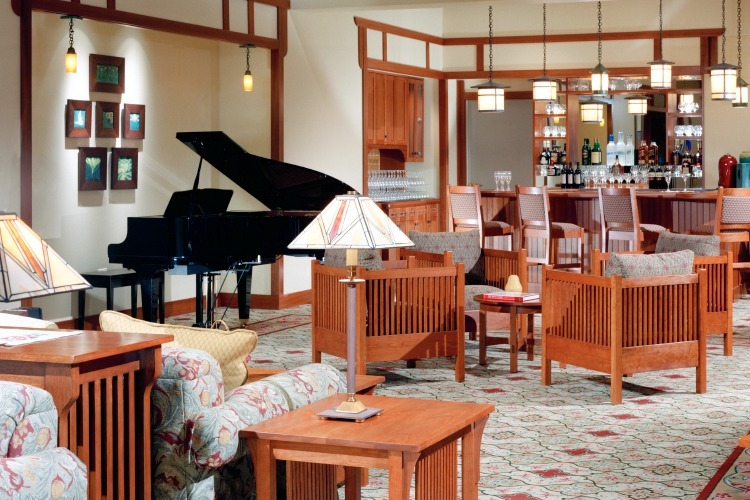 Robie Lounge piano and bar