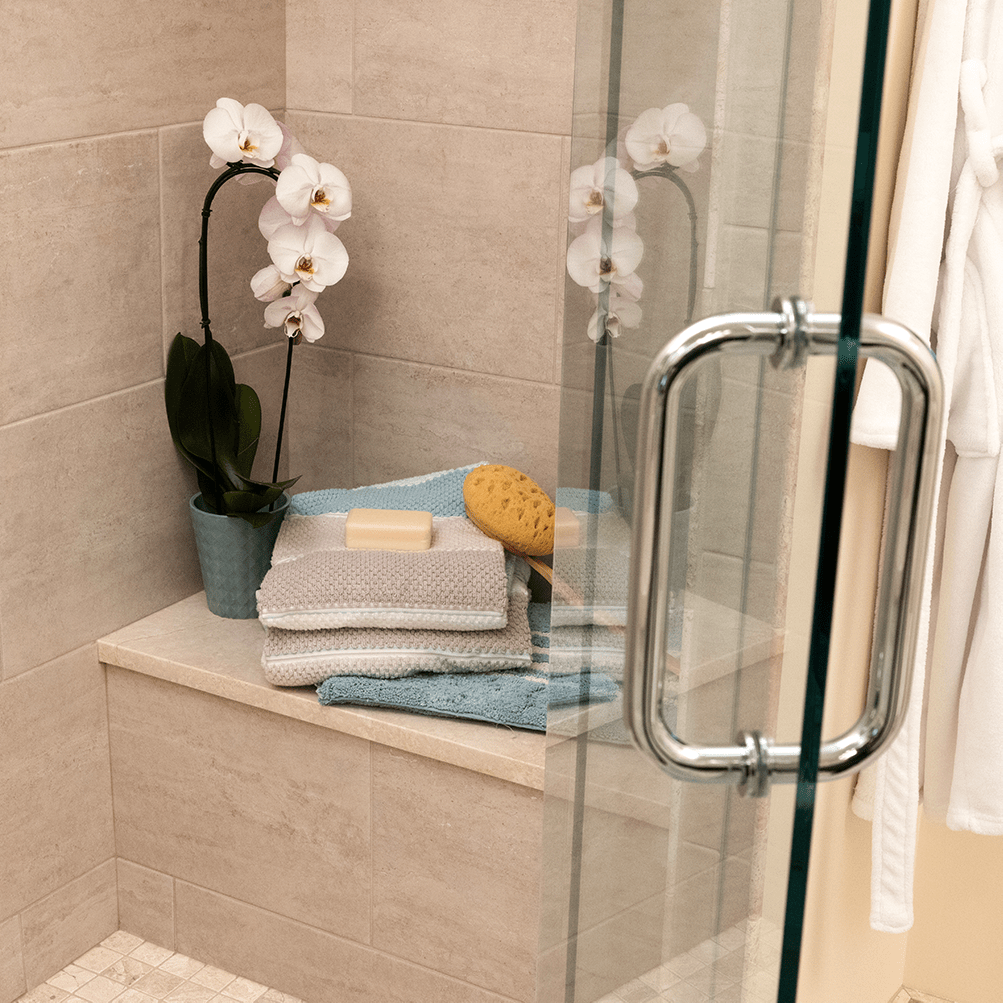 LE Xquare bath Walk-in shower with bench