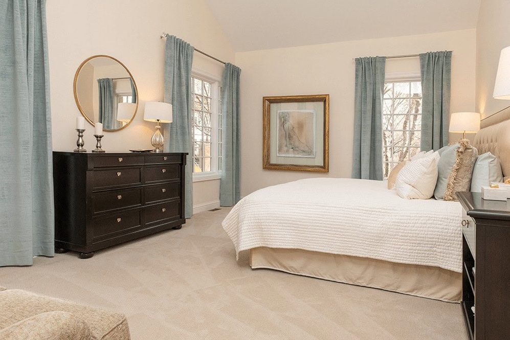 large villa master bathroom